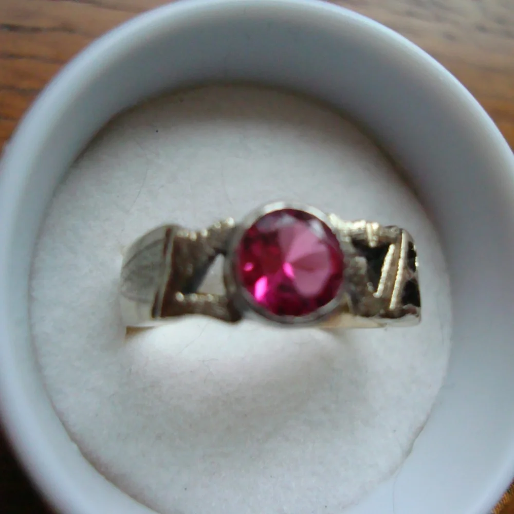 Gold LOVE RING - Picture 4 of 7